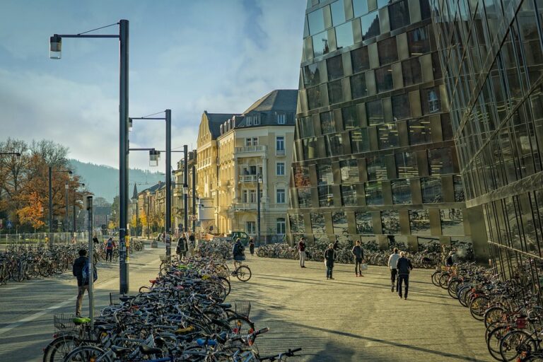 Menjelajahi Fasilitas dan Kegiatan Ekstrakurikuler di Universitas Mercu Buana Yogyakarta – Artikel ini akan membahas tentang berbagai fasilitas modern yang dimiliki oleh Universitas Mercu Buana Yogyakarta, serta ragam kegiatan ekstrakurikuler yang ditawarkan untuk mendukung pengembangan soft skills mahasiswa.