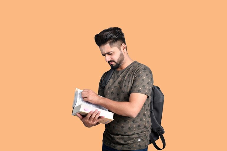 Universitas Parahyangan adalah salah satu perguruan tinggi terkemuka di Indonesia yang terletak di Bandung, Jawa Barat. Universitas ini didirikan pada tahun 1955 oleh Yayasan Katolik Santo Thomas Bandung dan sejak itu telah berkembang menjadi salah satu universitas terbaik di Indonesia.