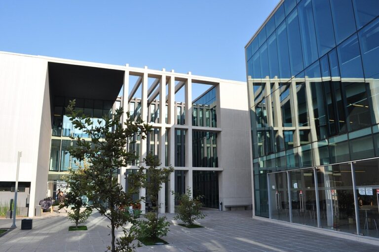 Universitas Sangga Buana adalah salah satu perguruan tinggi swasta yang terletak di Bandung, Jawa Barat. Universitas ini telah menjadi pilihan terbaik bagi para calon mahasiswa yang ingin melanjutkan pendidikan tinggi di Indonesia. Dengan beragam program studi yang ditawarkan, Universitas Sangga Buana memiliki reputasi yang baik dalam dunia pendidikan.